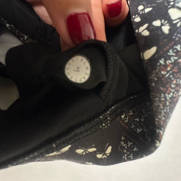 Lululemon Invigorate Bra🌻 - Picture 8 of 9